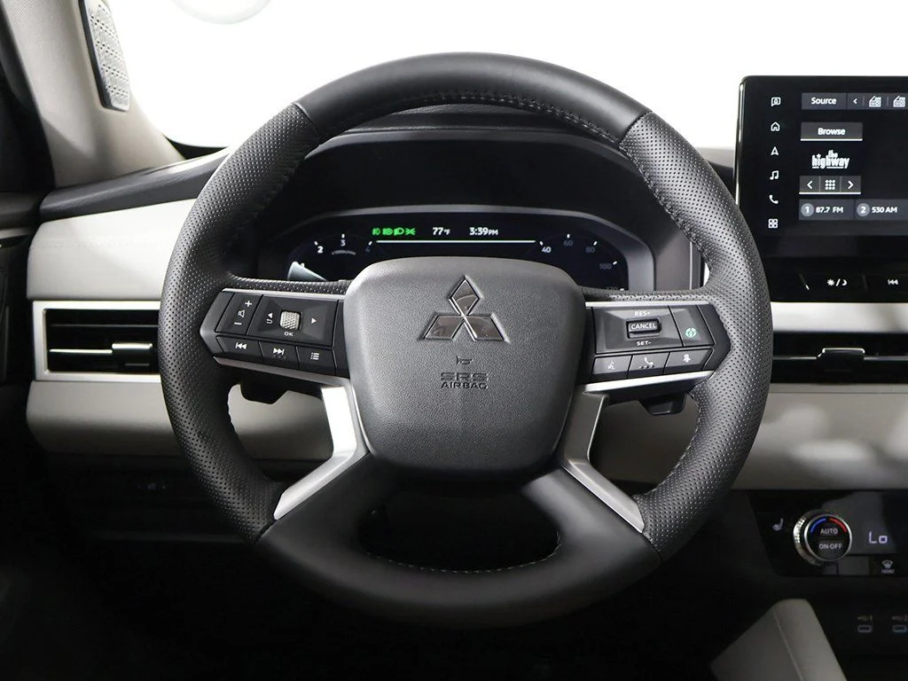 2025 Mitsubishi Outlander SE - Photo 39
