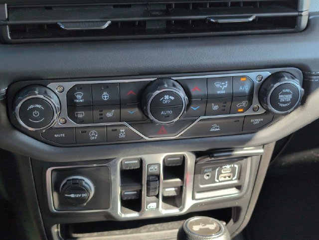 Used 2026 White Jeep Sahara image 19