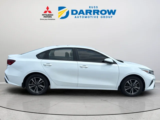 Used 2023 White Kia LXS image 6