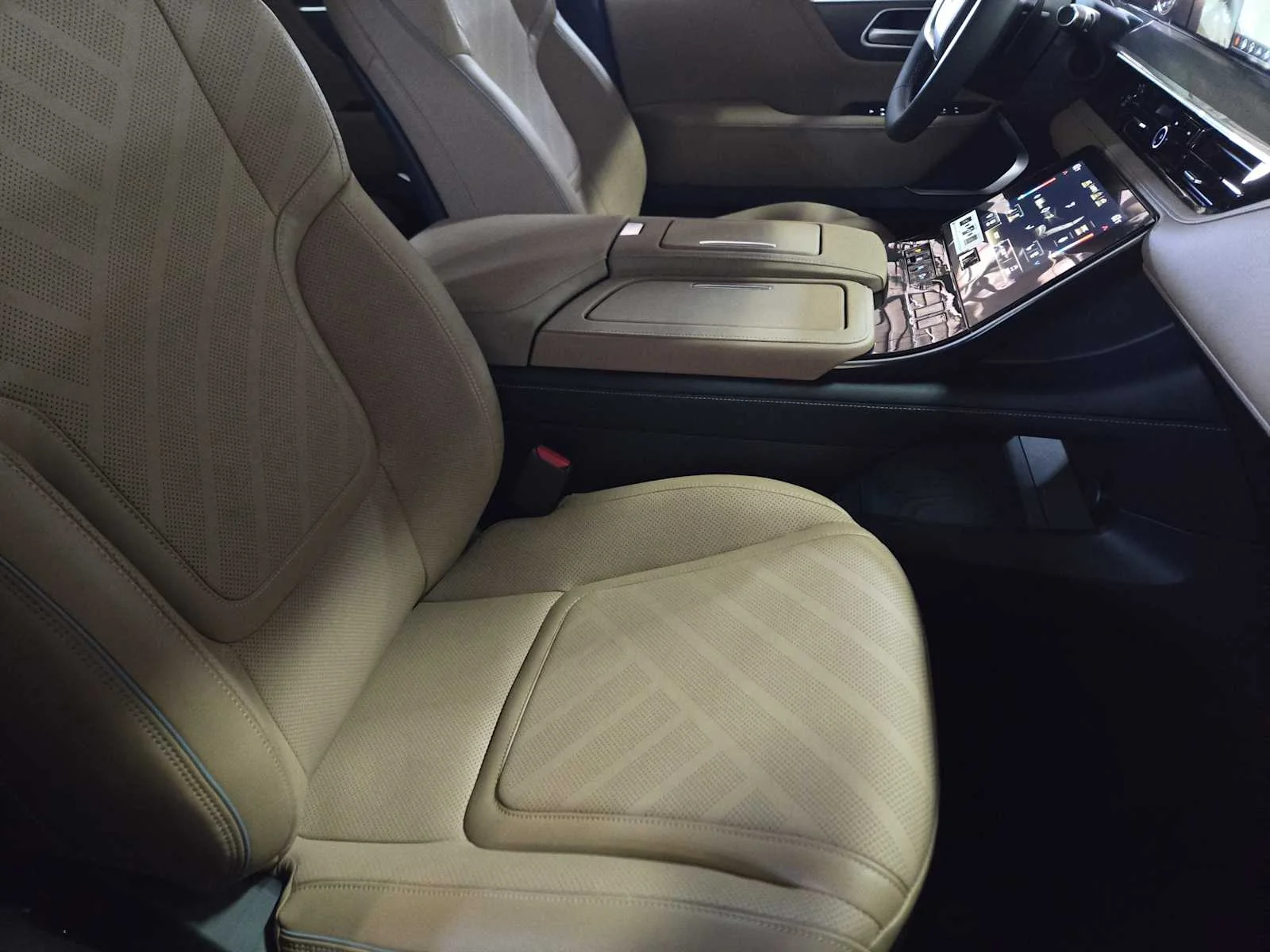 New 2026 DYNAMIC METAL INFINITI Luxe 2WD image 9