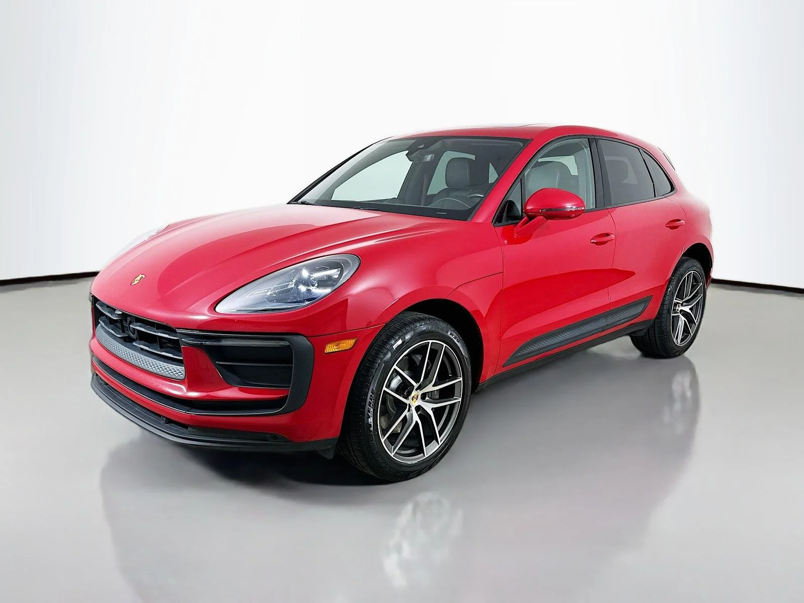 2022 Porsche Macan -'s photo