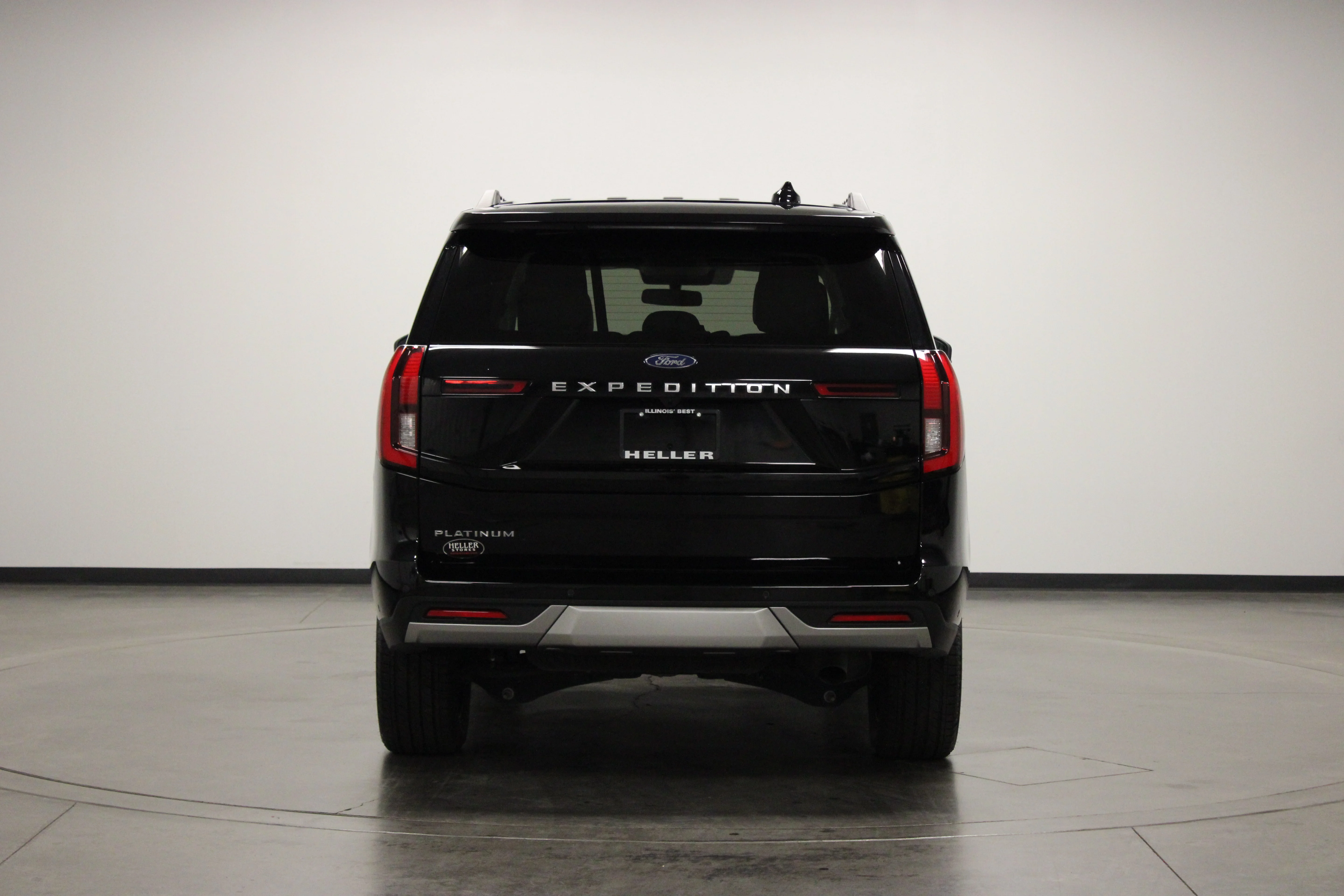 Used 2025 Black Metallic Ford Platinum image 7