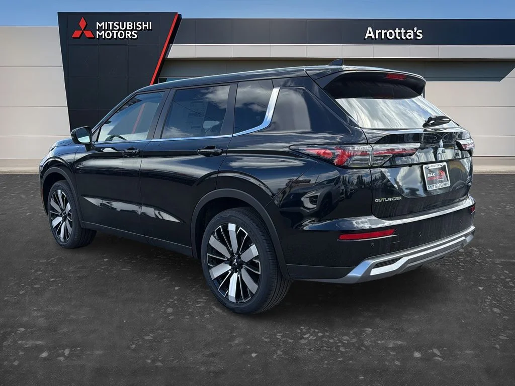 New 2026 Black Mitsubishi LE image 5
