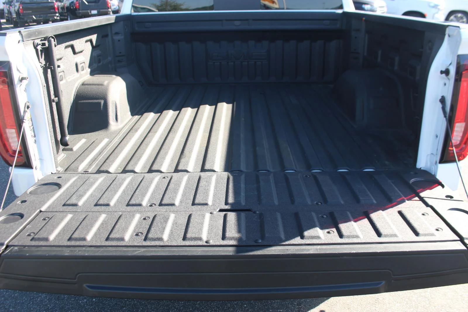 Used 2025 White Frost Tricoat GMC Denali image 12