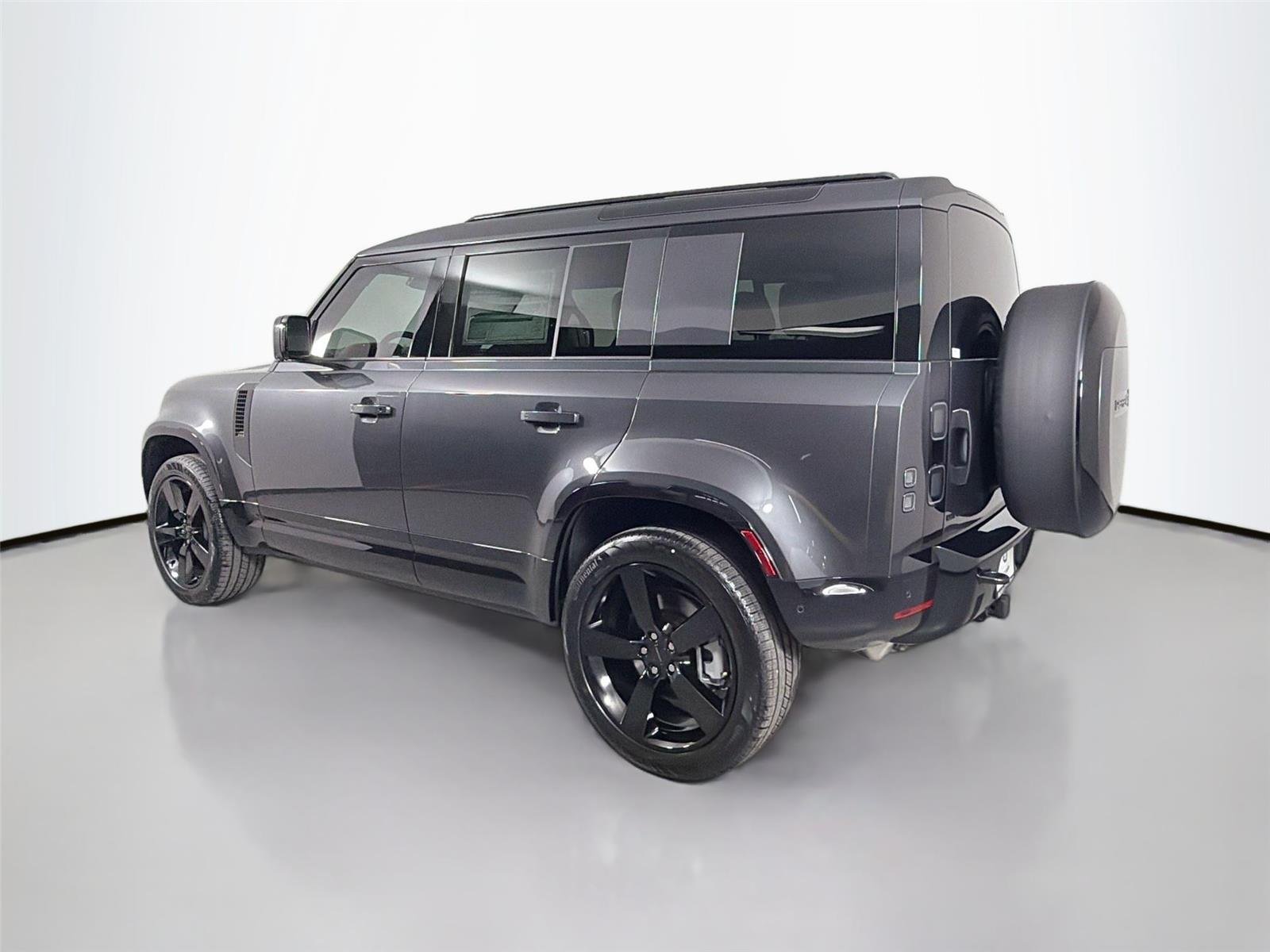 New 2026 CARPATHIAN GREY Land Rover X-Dynamic SE image 7