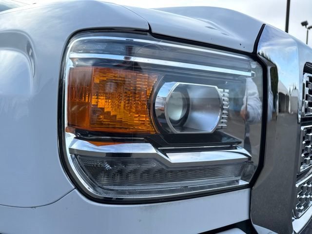 Used 2019 Summit White GMC Denali image 9