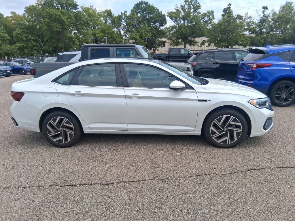 Used 2024 White Volkswagen 1.5T SEL image 4