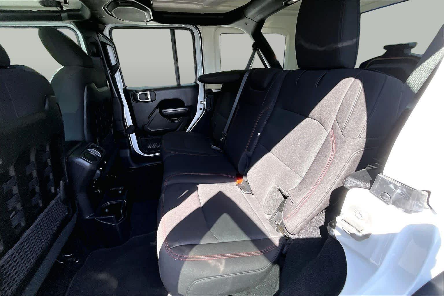 Used 2022 Bright White Clearcoat Jeep Unlimited Rubicon image 37