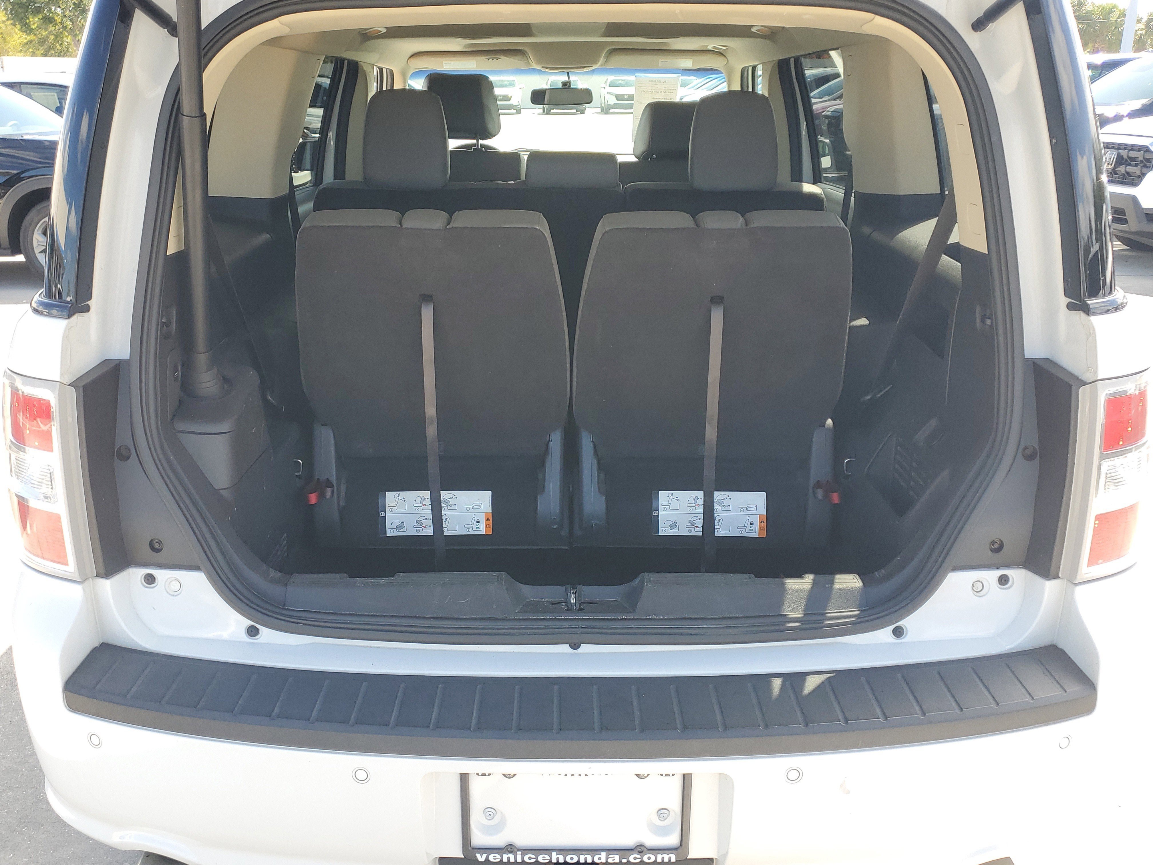 Used 2019 Oxford White Ford SEL image 8
