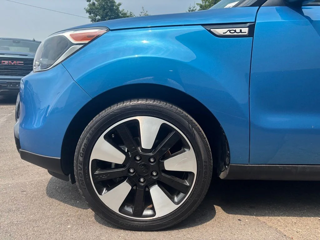 Used 2016 Caribbean Blue Kia Plus image 6