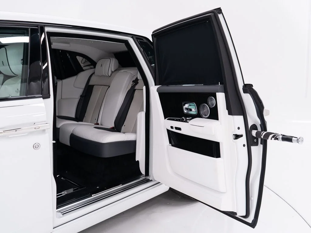 Certified Used 2023 Bespoke Crystal over Arctic White Rolls-Royce  image 31