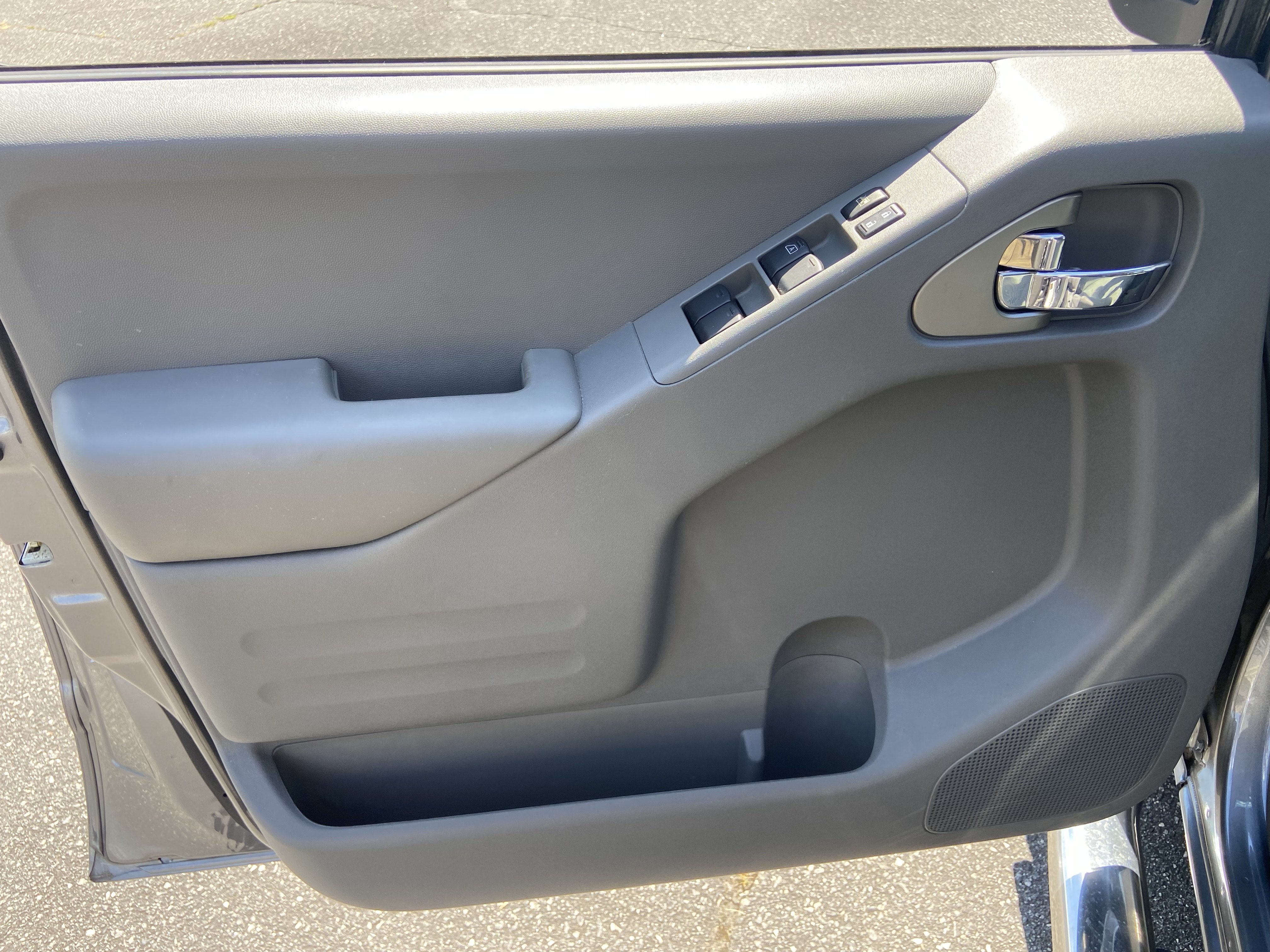 Used 2018 Gun Metallic Nissan SV V6 image 9