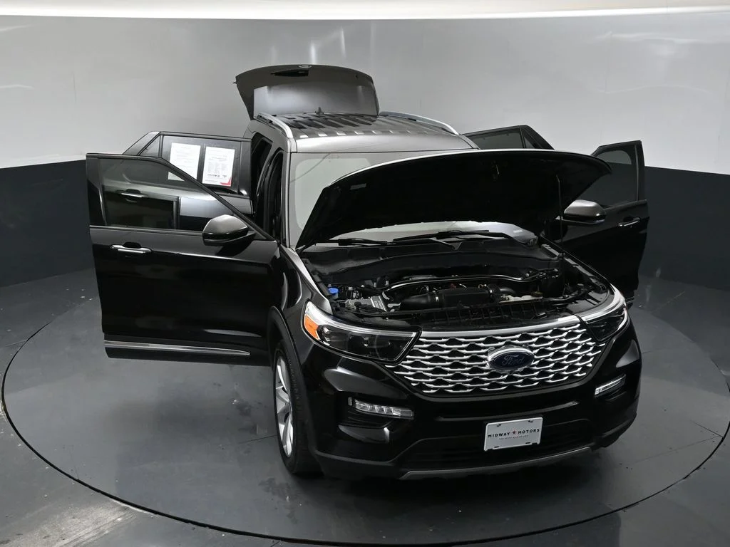 Used 2021 Black Metallic Ford Platinum image 41
