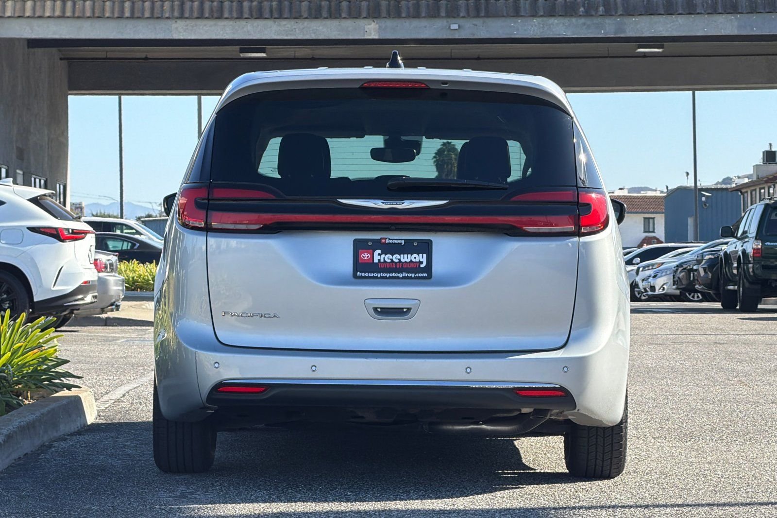 Used 2023 Silver Chrysler Touring L image 5