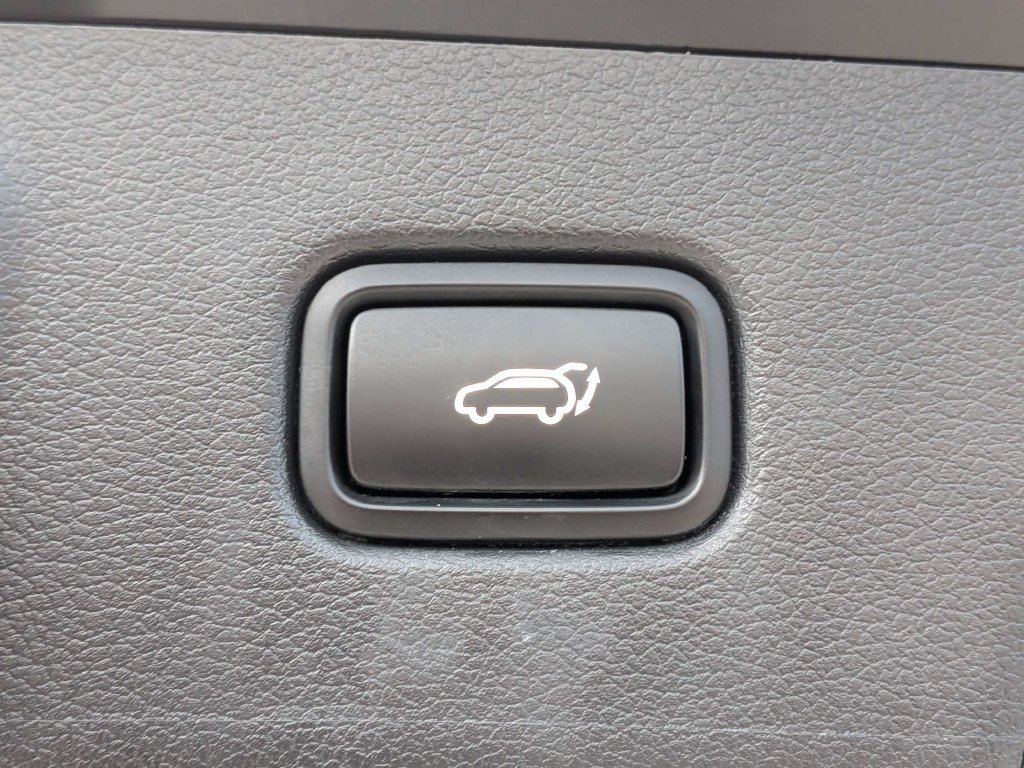 Certified Used 2025 Black Hyundai SEL image 18