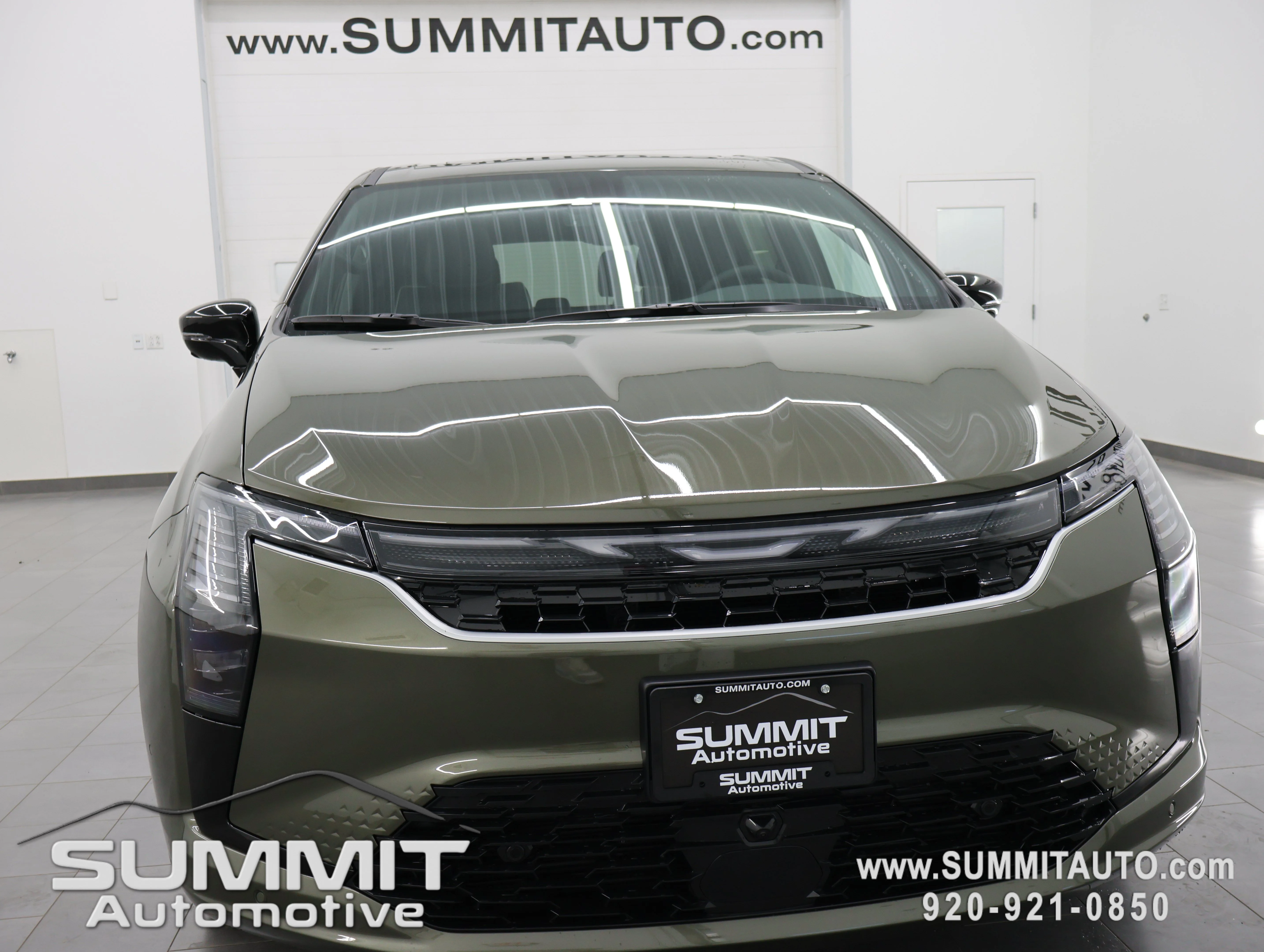 New 2027 Olive Green Pearl-Coat Exterior Paint Chrysler Limited image 26