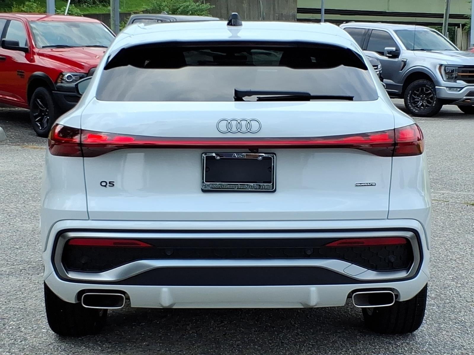 Used 2025 Daytona Gray Pearl Effect Audi S line Premium image 9