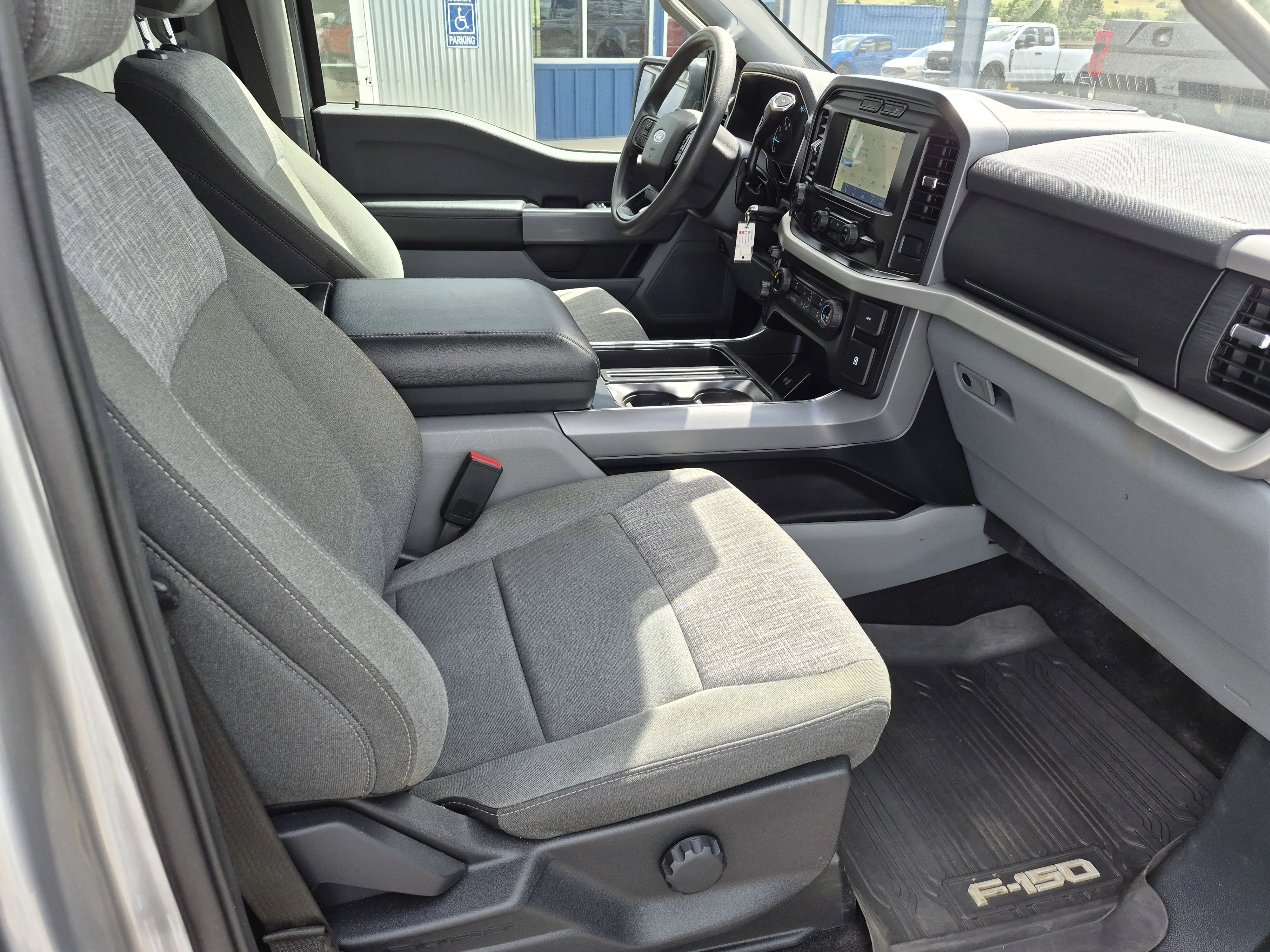 Used 2022 Silver Ford XLT image 9