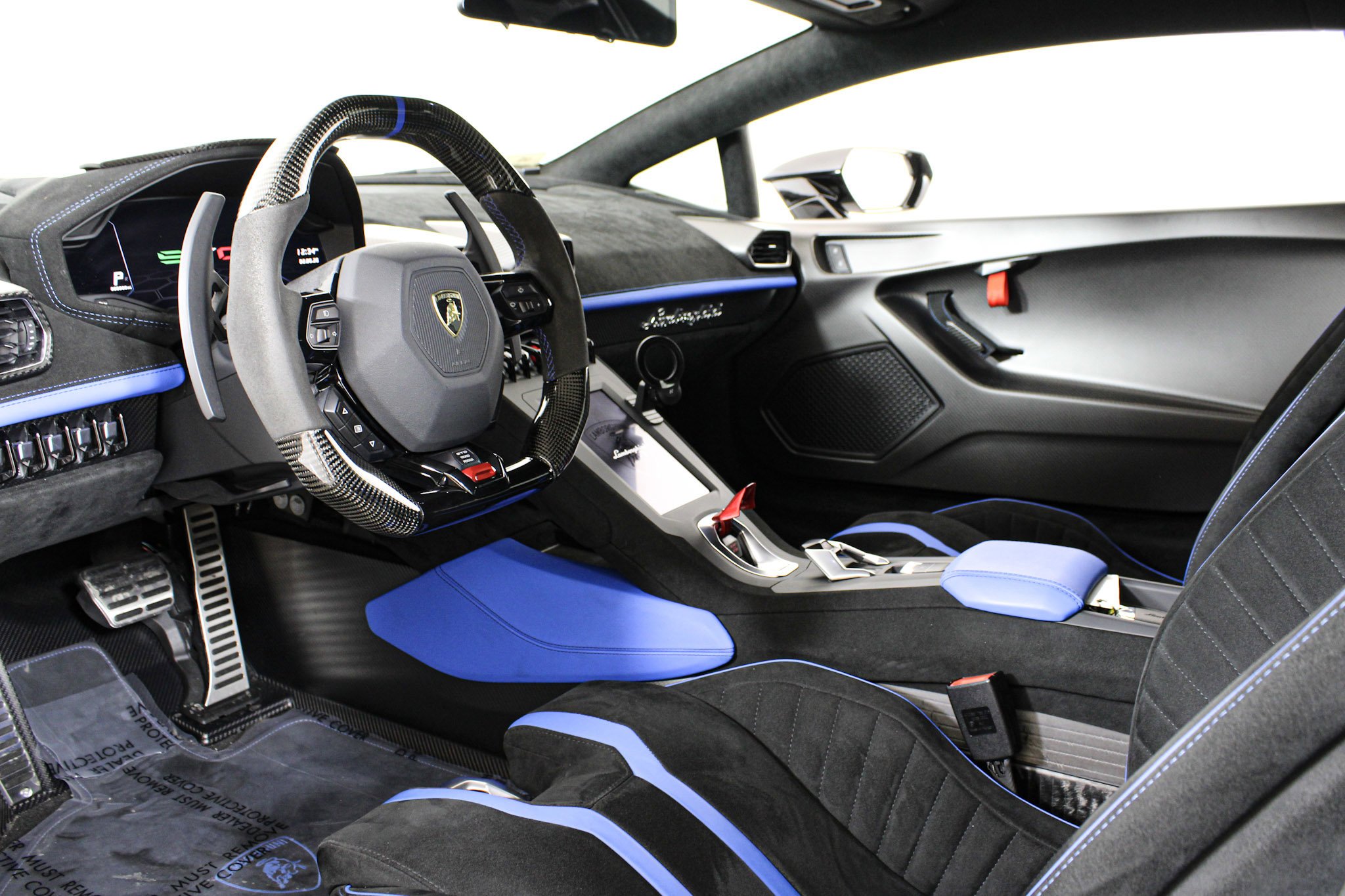 Used 2023 Gray Lamborghini  image 2
