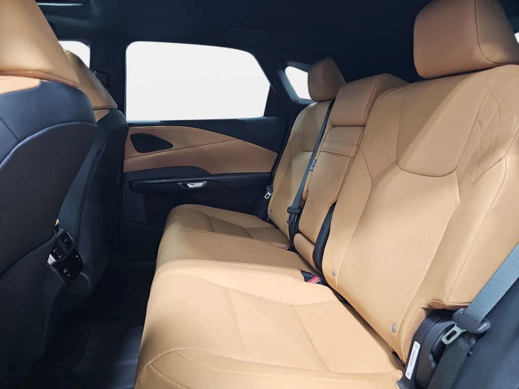 New 2026 Eminent White Pearl Lexus PREMIUM image 10