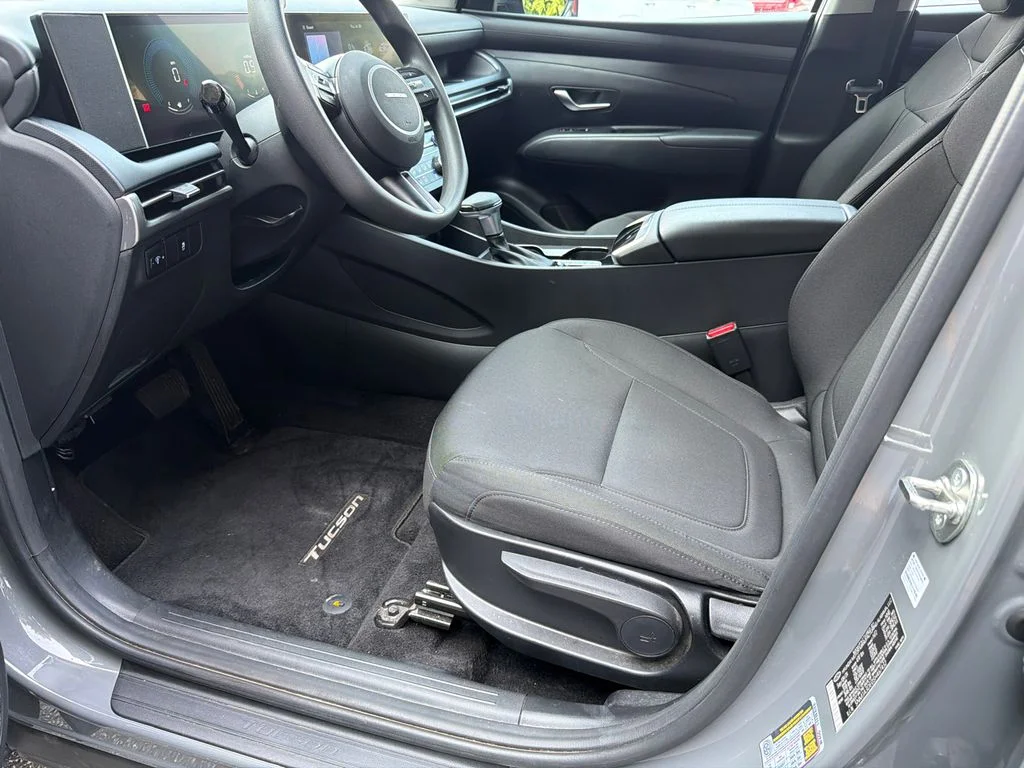 Used 2025 Gray Hyundai SE image 9