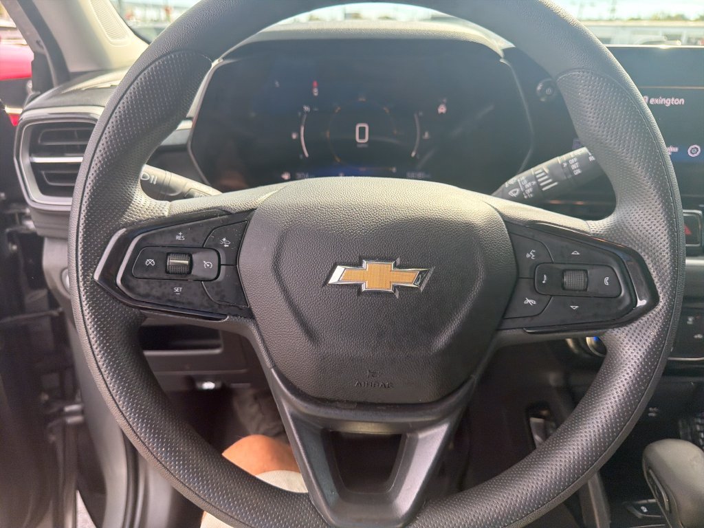 Used 2025 Gray Chevrolet LT image 17