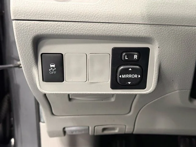 Used 2013 Gray Toyota L image 13