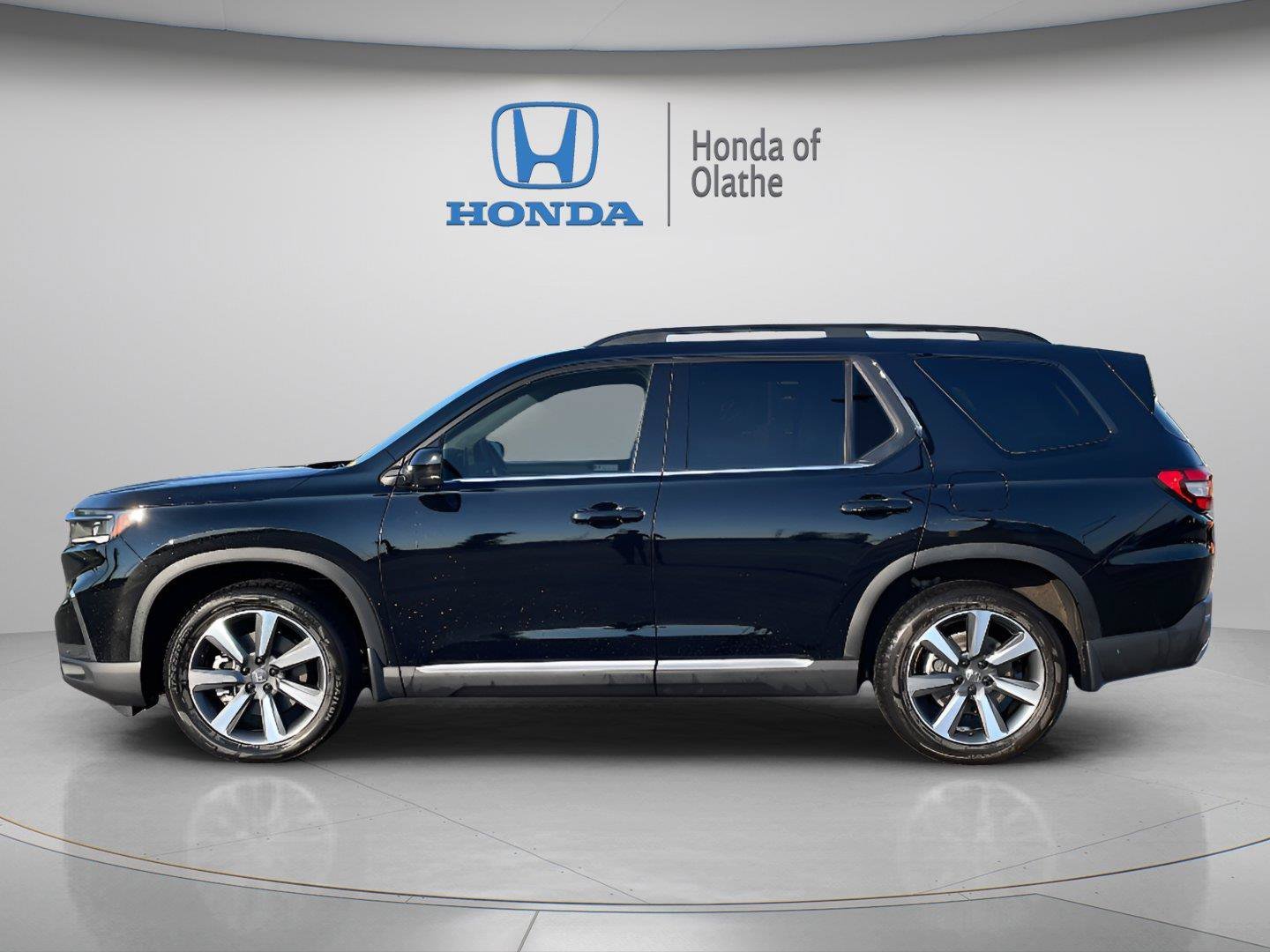 Certified Used 2024 Crystal Black Pearl Honda AWD ELITE image 20