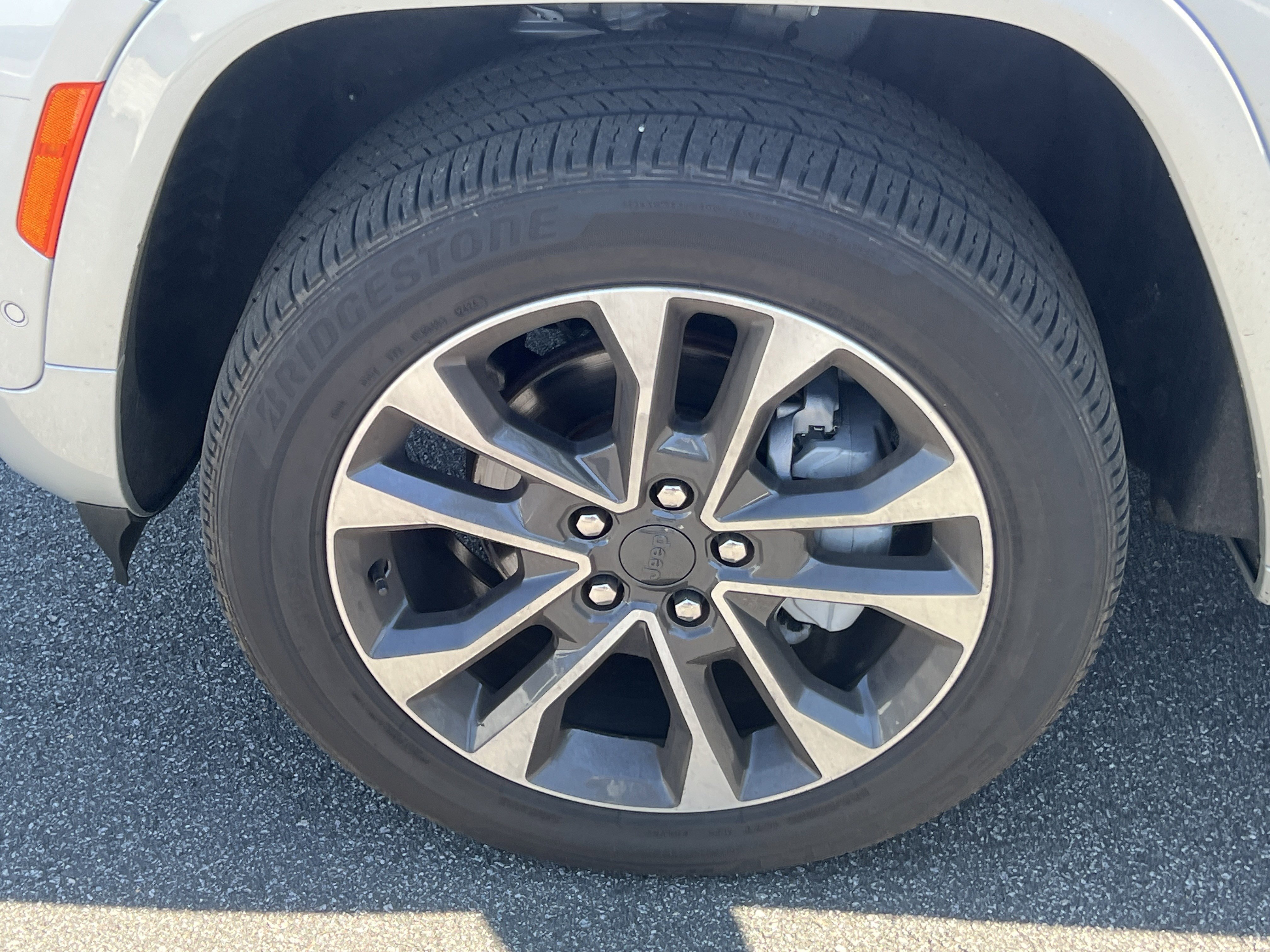 Used 2024 Silver Zynith Jeep Overland image 14