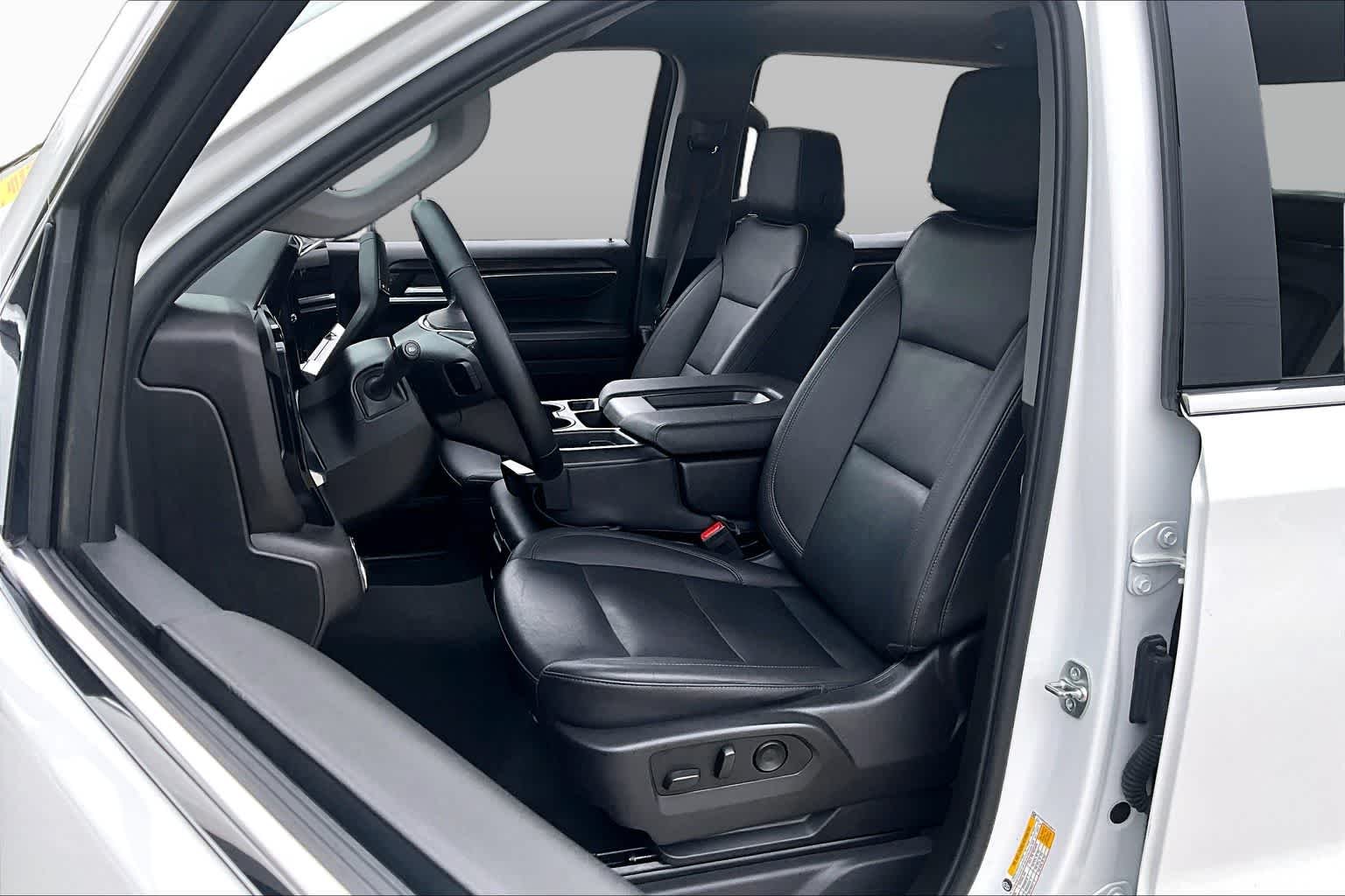 Used 2023 Sterling Metallic GMC AT4X image 8