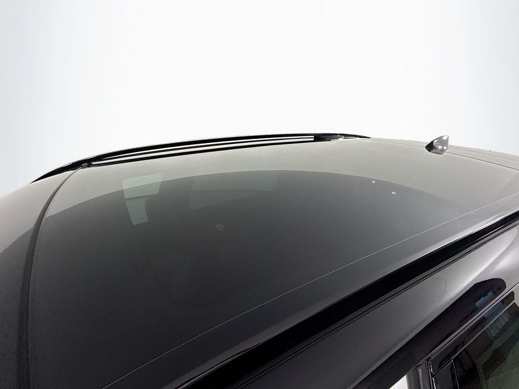 New 2025 Fuji White Land Rover SE image 23