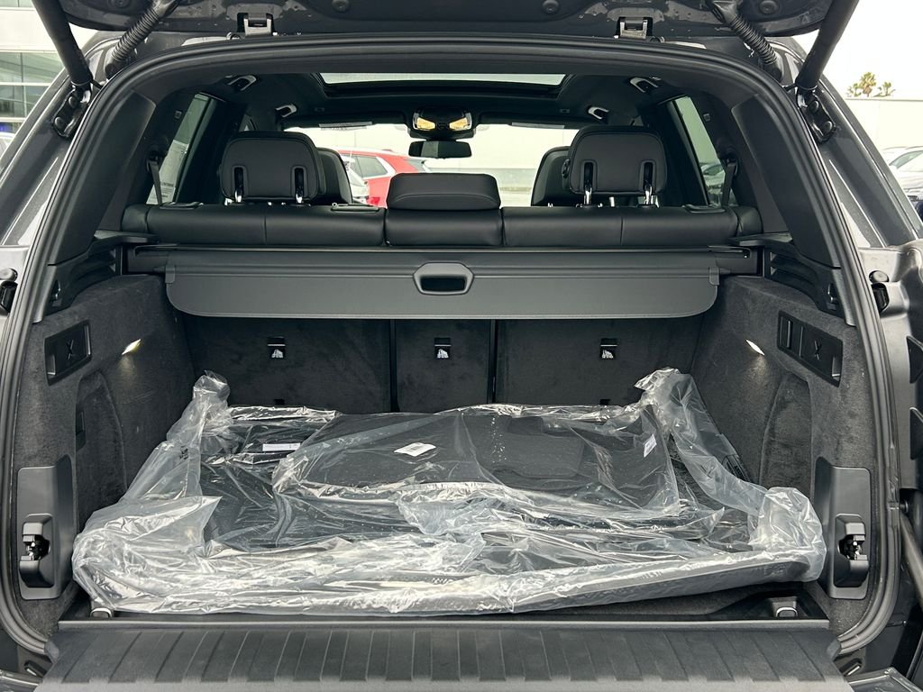 New 2026 Dravit Grey Metallic BMW xDrive40i image 35