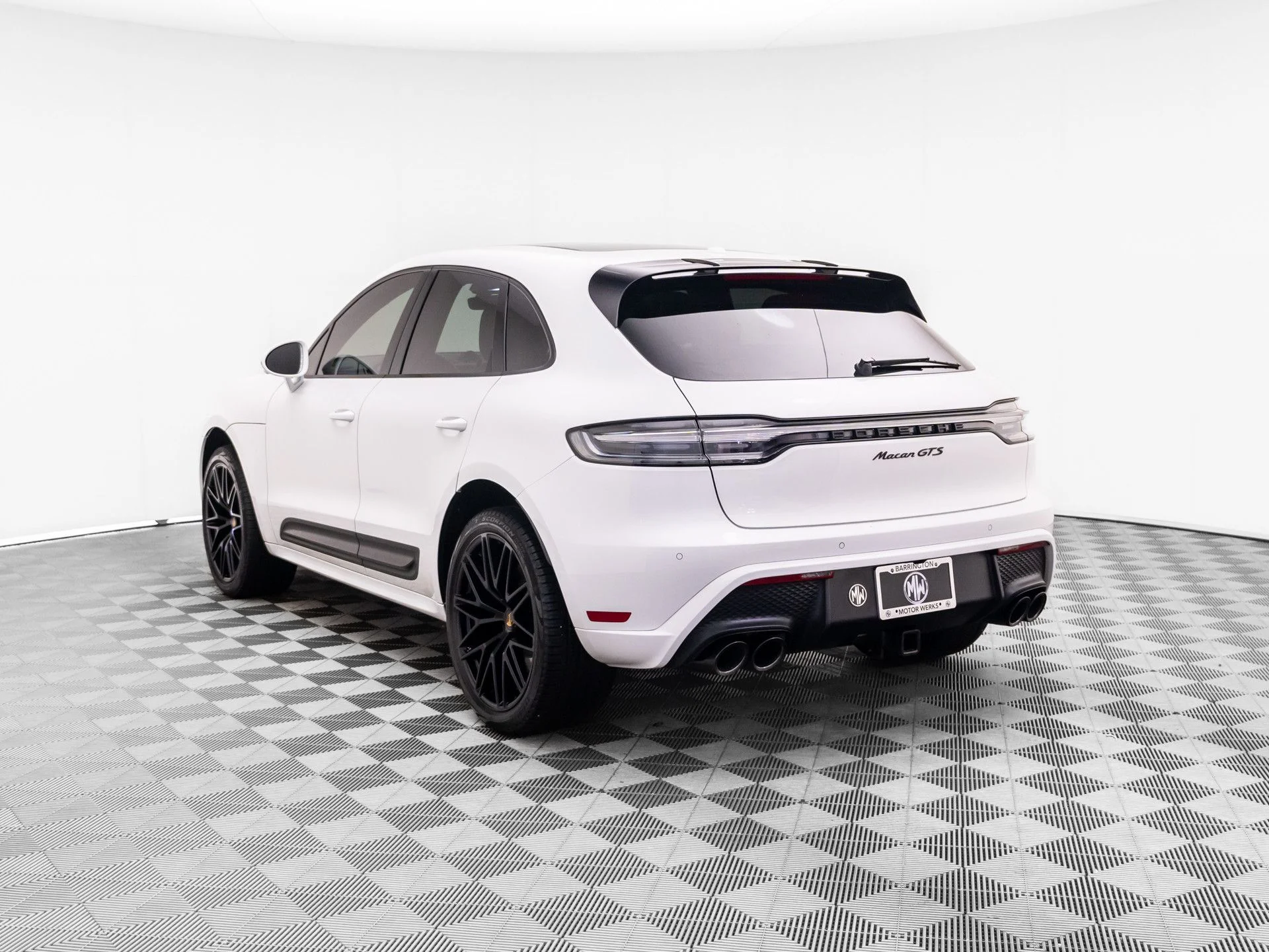 Used 2023  Porsche GTS image 3
