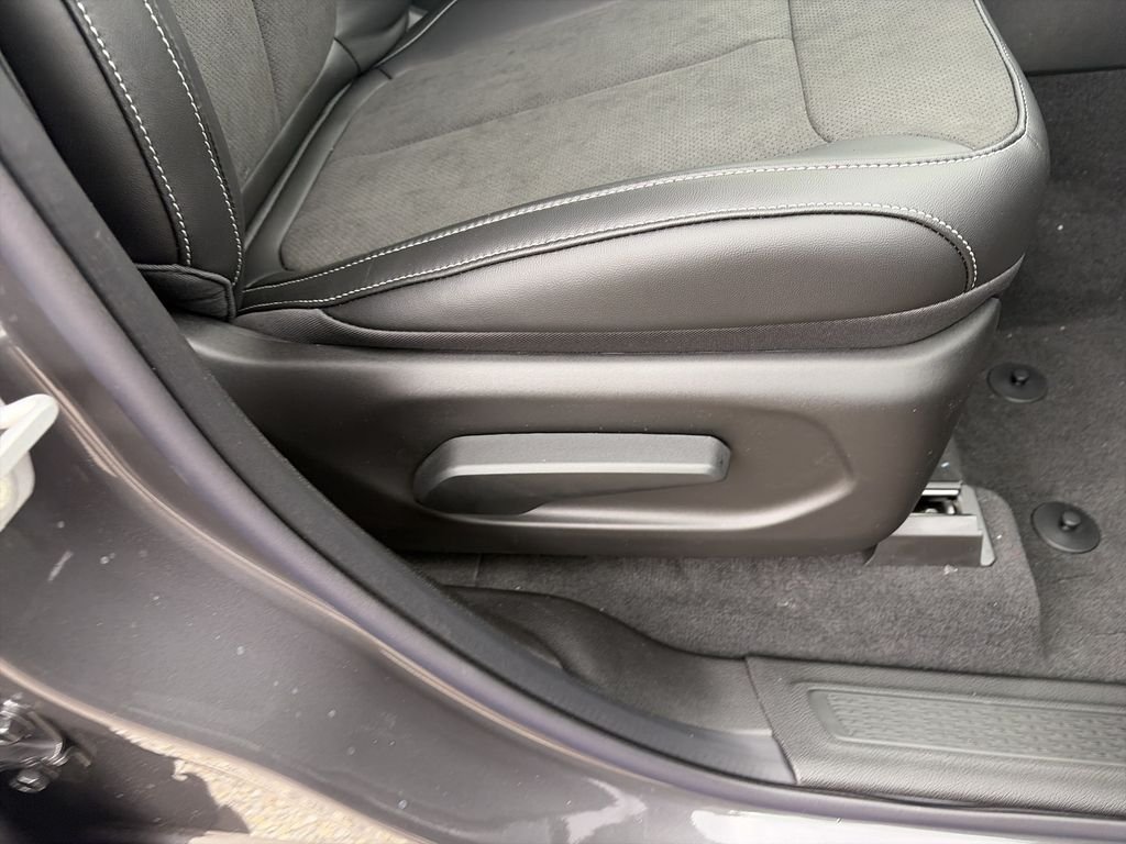 New 2026 Baltic Gray Metallic Clear-Coat Exterior Paint Jeep Altitude image 37