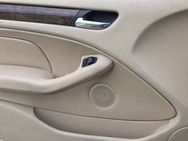 Used 2005  BMW 330i image 25