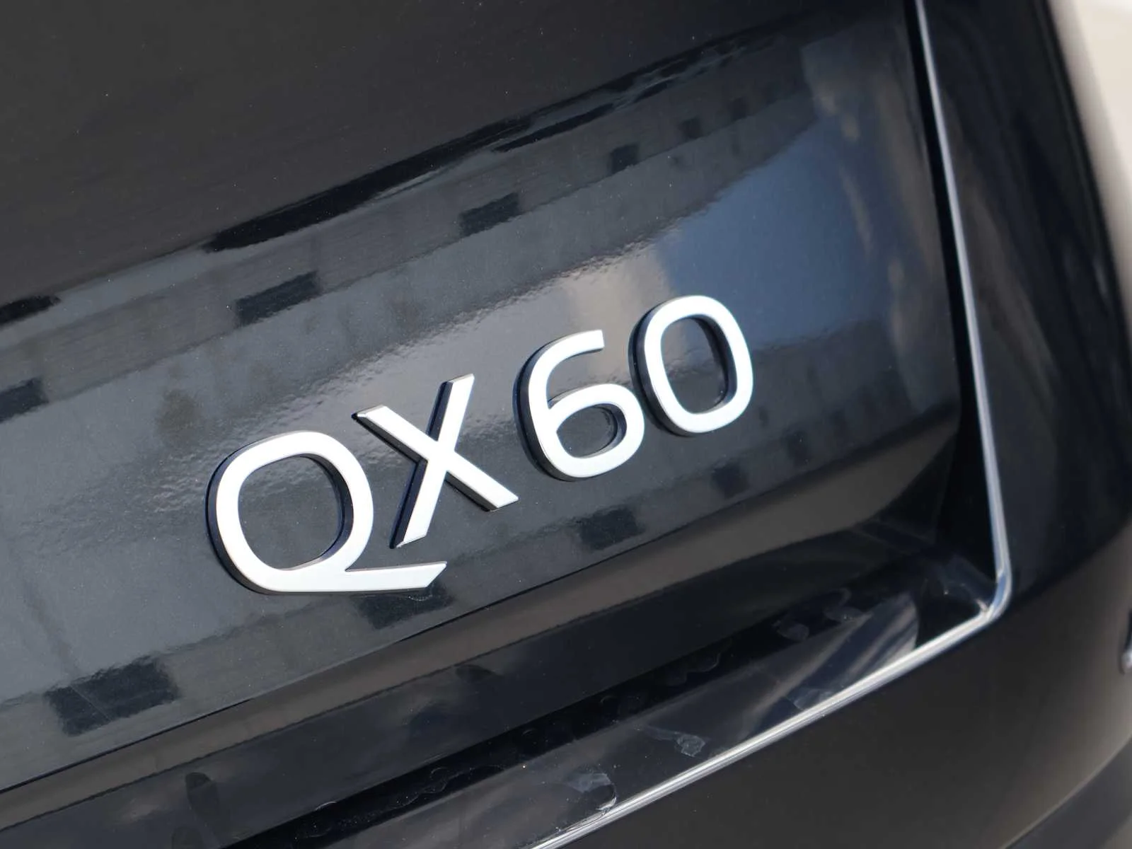 New 2027 MINERAL BLACK INFINITI Luxe FWD image 11
