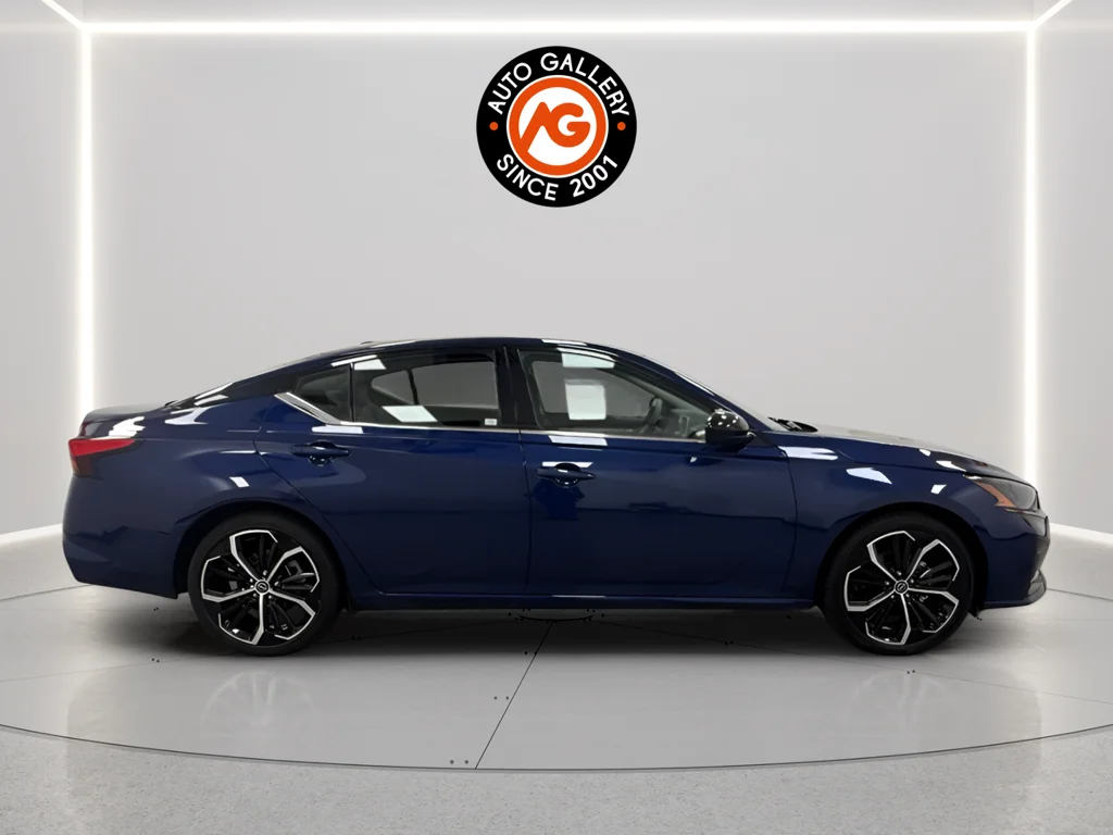 Used 2024 Blue Nissan 2.5 SR image 9