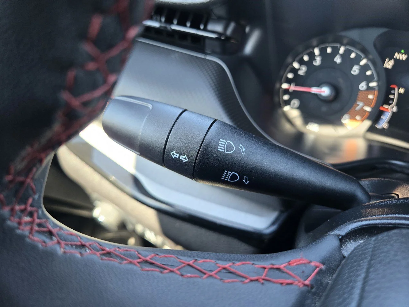 Used 2025 Bright White Clearcoat Jeep Trailhawk image 21
