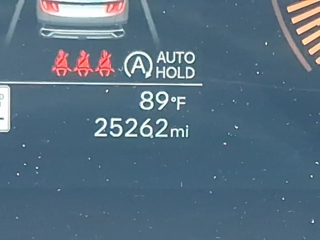Used 2025 White Hyundai SEL image 32