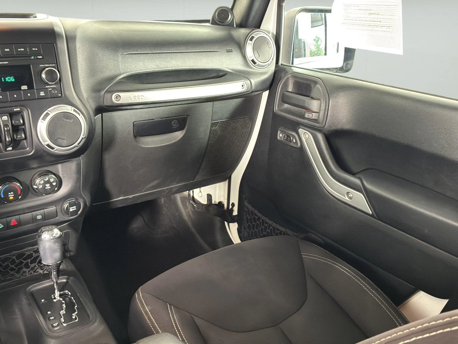 Used 2014 Bright White Clearcoat Jeep Sahara image 19