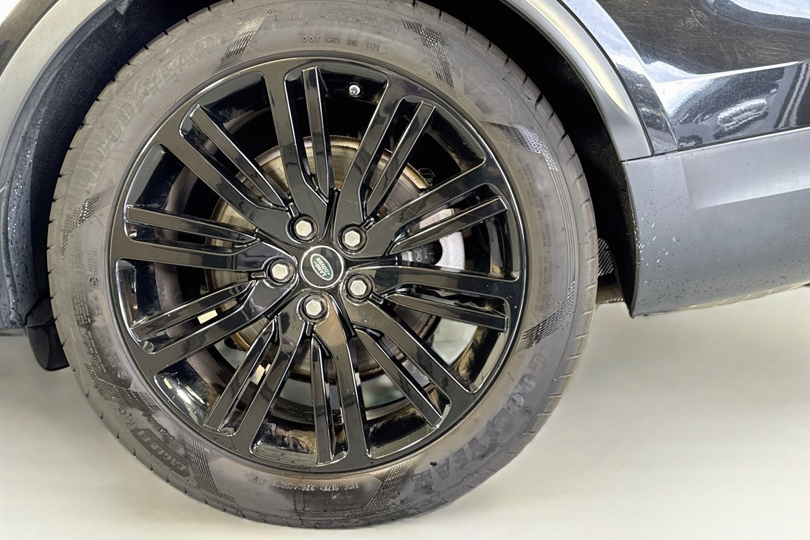 Used 2019 Santorini Black Metallic Land Rover HSE image 25