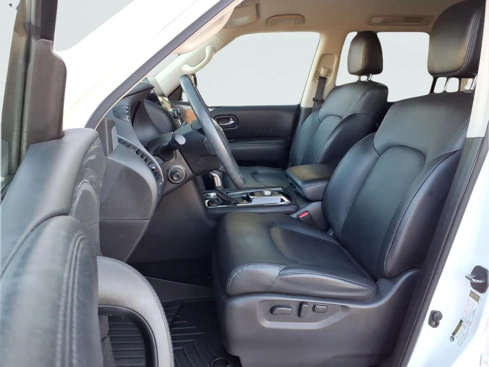 Used 2023  Nissan SV image 18