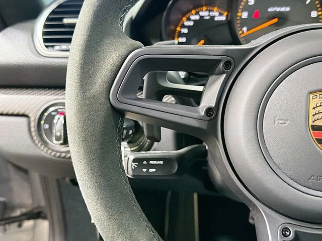 2025 Porsche 718 GT4 RS - Photo 32