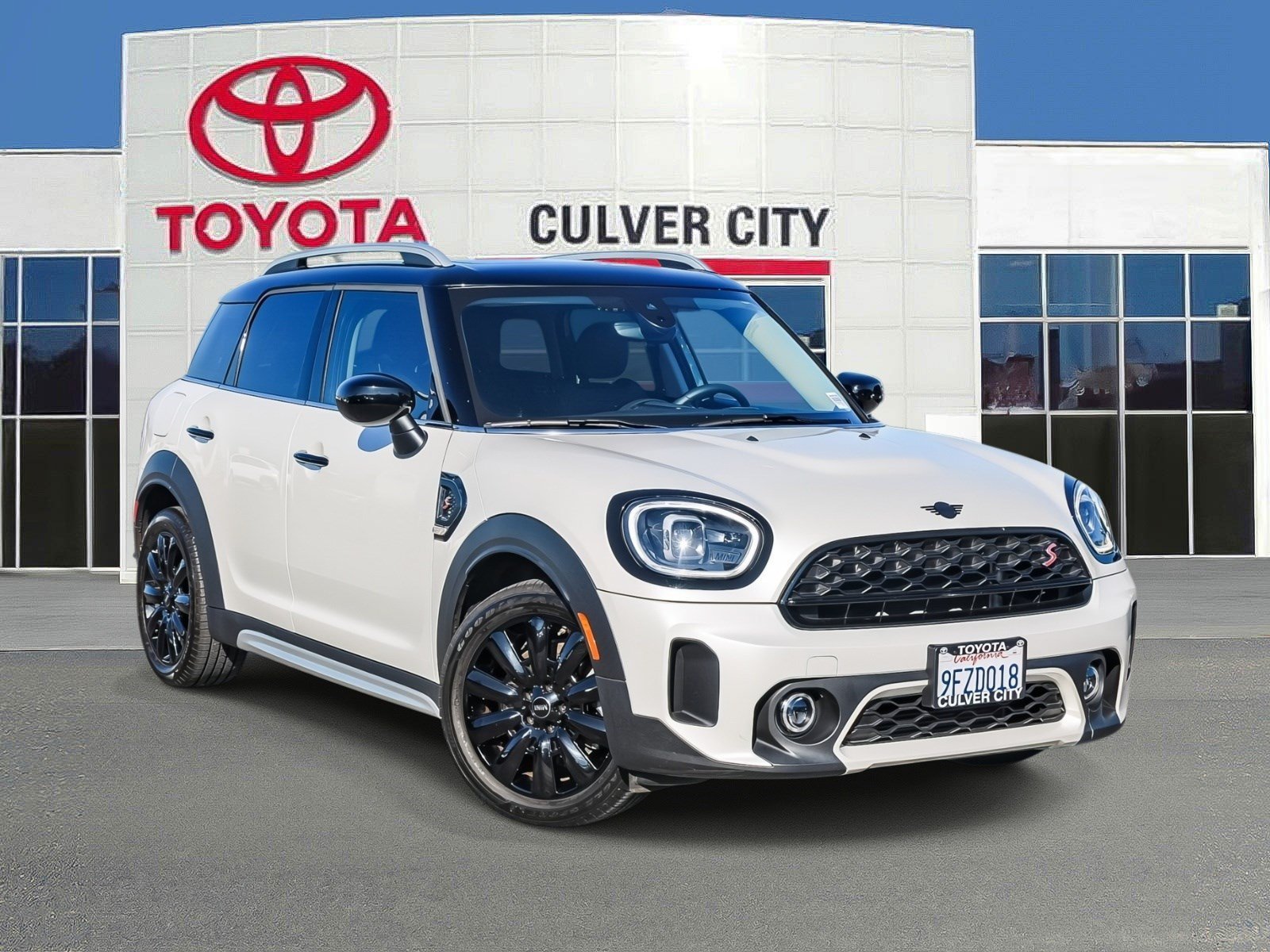 Used 2023 Nanuq White Metallic MINI  image 1