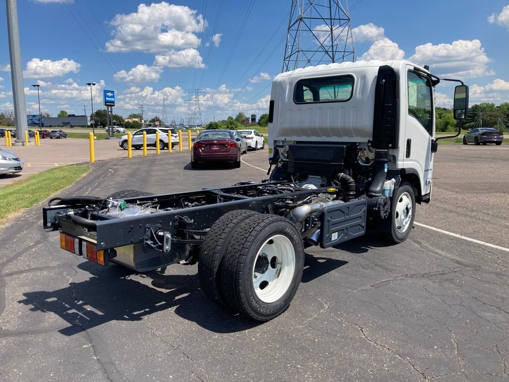 New 2025 Arc White Chevrolet 1WT image 10