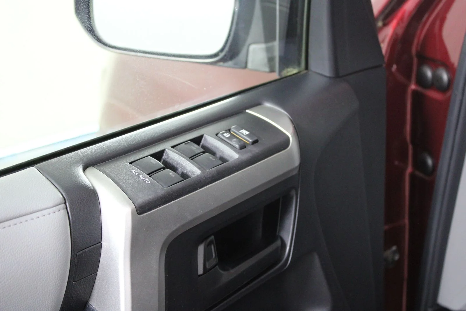 Used 2011 Red Toyota SR5 image 22