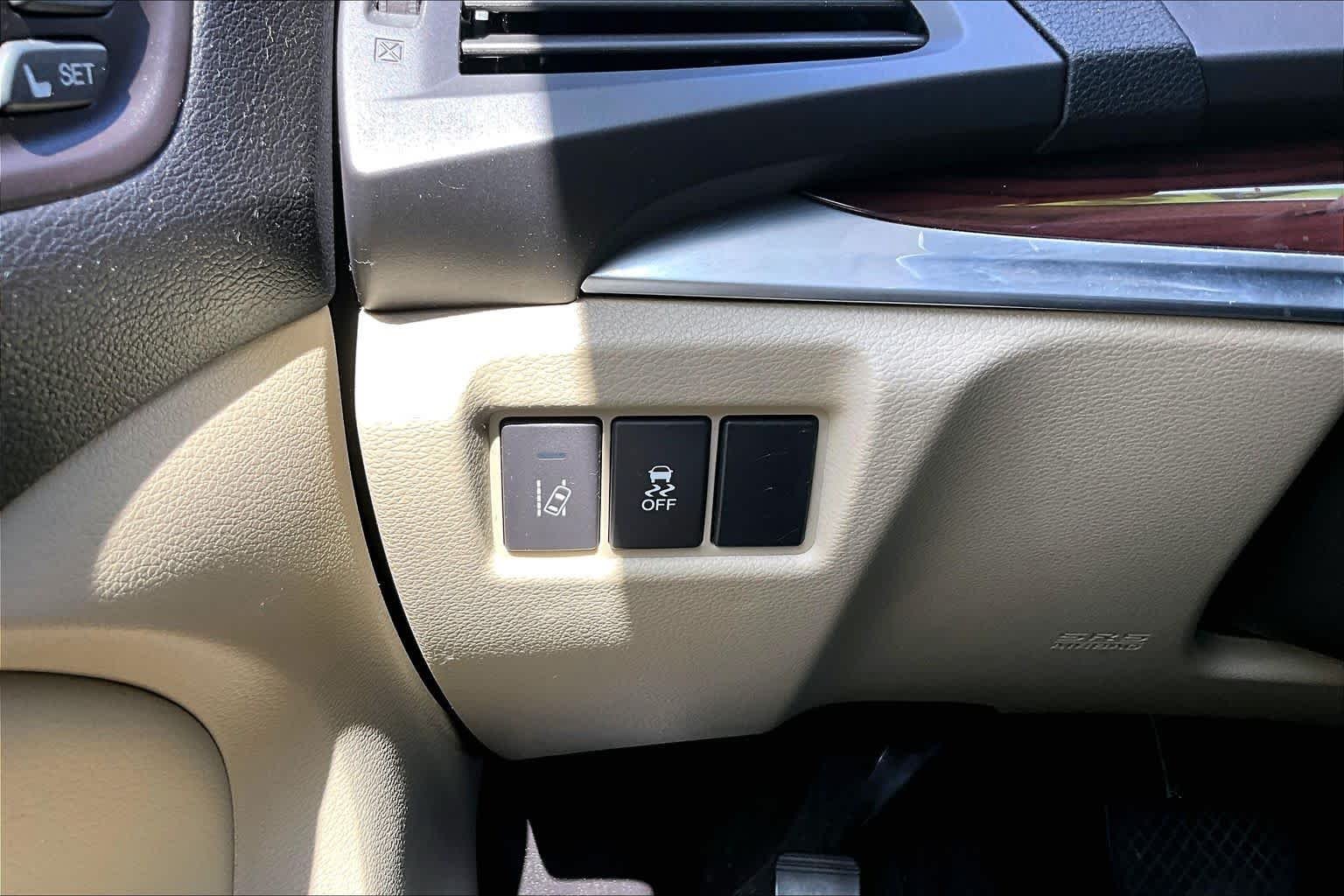 Used 2016 White Diamond Pearl Acura w/Tech image 33