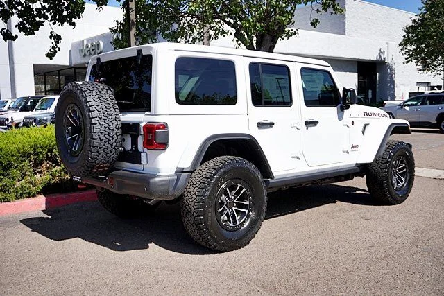 New 2026 Bright White Clear-Coat Exterior Paint Jeep Rubicon X image 10