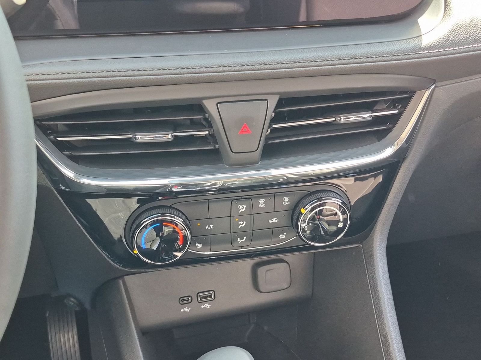 2026 Buick Encore GX Sport Touring - Photo 12