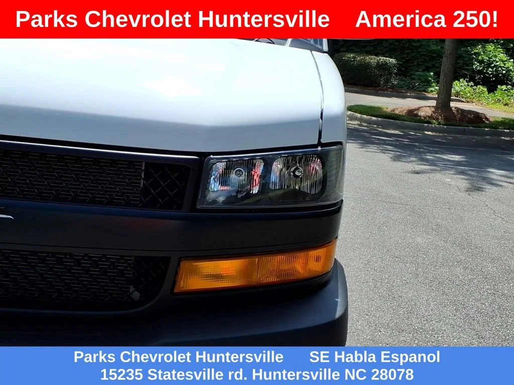 New 2026 Summit White Chevrolet WT image 22